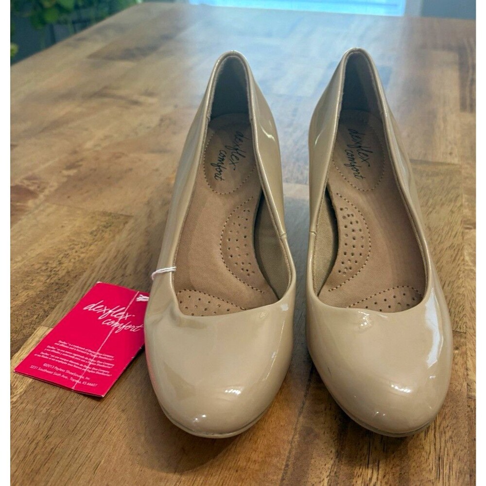 dexflex comfort Beige Patent Leather Glossy Round Toe Slip On Pumps Women's US 5
